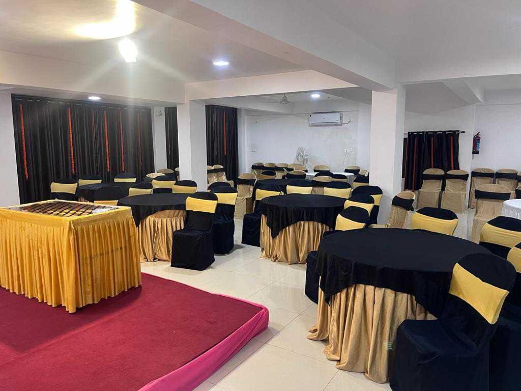 Oyo Hotel Happy Homes Бопал Екстериор снимка