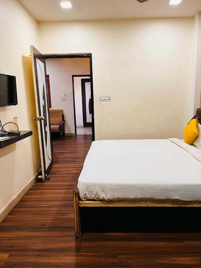Oyo Hotel Happy Homes Бопал Екстериор снимка